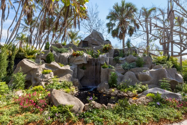 Only a few more weeks to see our Spring Exhibition “George Harrison: A Gardener’s Life” before the show closes on June 29! View stunning horticultural vignettes like “Ye Alpine Garden.” This towering display is inspired by the remarkable alpine or rock garden at George Harrison’s estate, Friar Park. 
 
And don’t forget to stop by @thegreenorchidsrq to try menu items inspired by George before they go away! 
 
Visit selby.org to learn more!