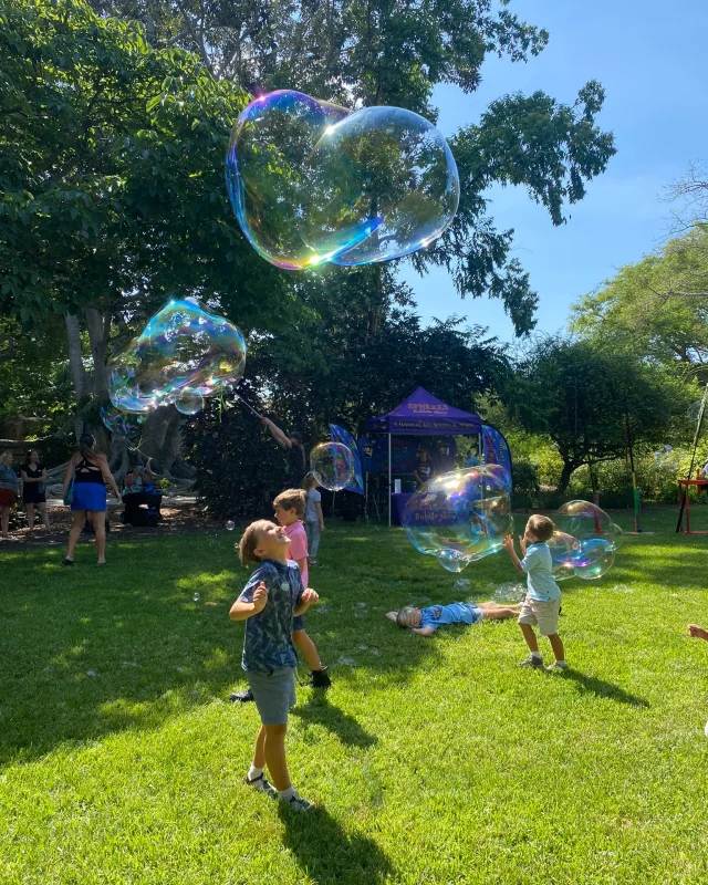 Bubbles Under the Banyans returns to our Downtown Sarasota campus next Saturday, July 12 from 10 a.m. to noon! Bubble artist Blaise Ryndes will blow guests away with his immersive Spheres Bubble Show, a comedic and mysterious fusion of art, science, and magic that the whole family will enjoy! Bubbles Under the Banyans is included in admission – free for Selby Gardens members! Visit selby.org to learn more!
 
🫧 Bubbles Under the Banyans 
📅 Saturdays, July 12, 19, 26; August 2 
⏰ 10 a.m. to noon 
📍 Downtown Sarasota campus